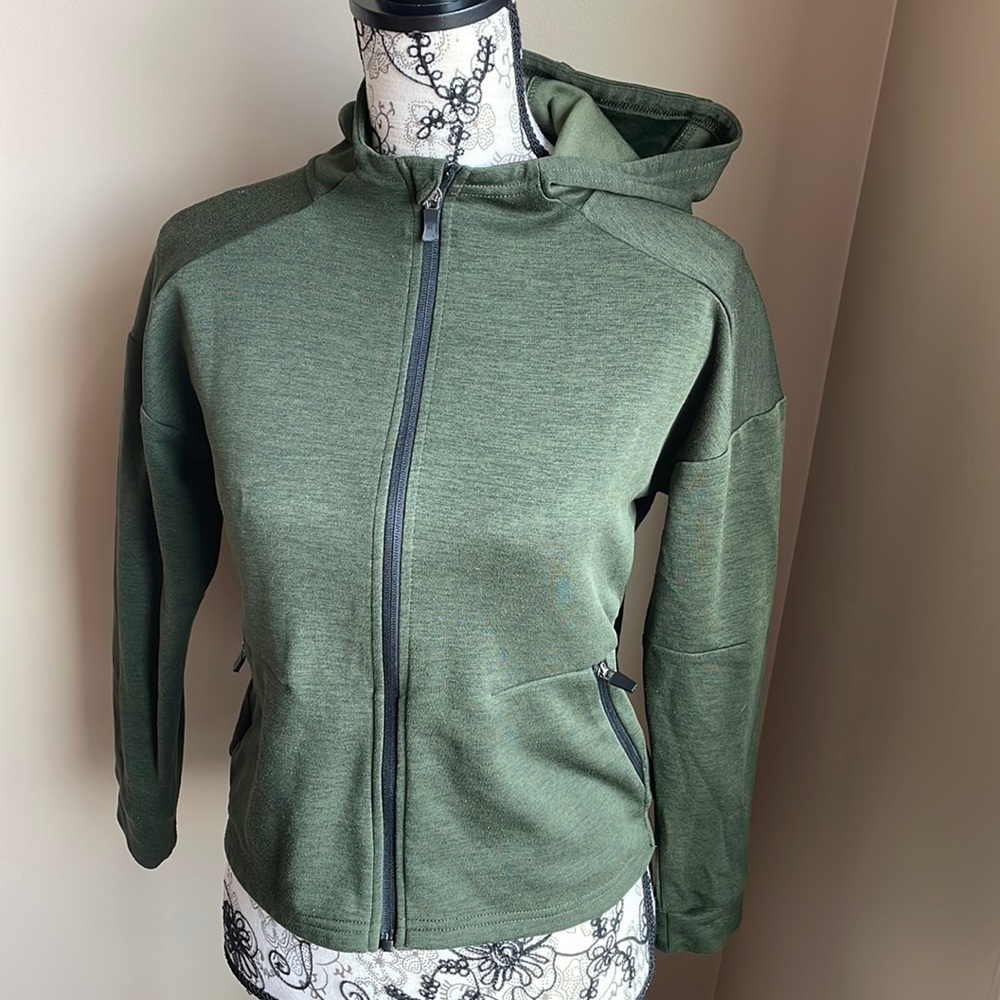 Askya hooded zip up size medium